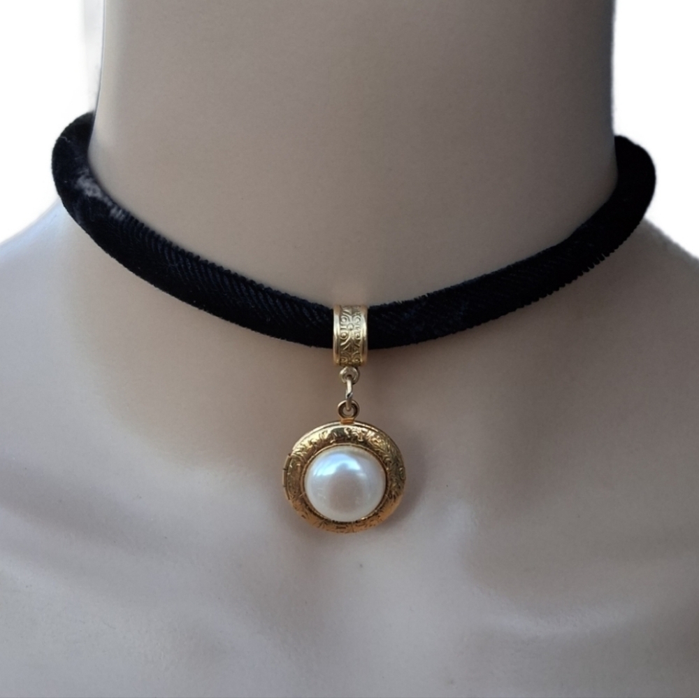 Vintage 1928 Jewelry Co Black Velvet Choker Pearl Locket Necklace